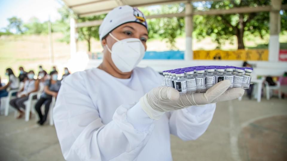 Nurse with vaccines
