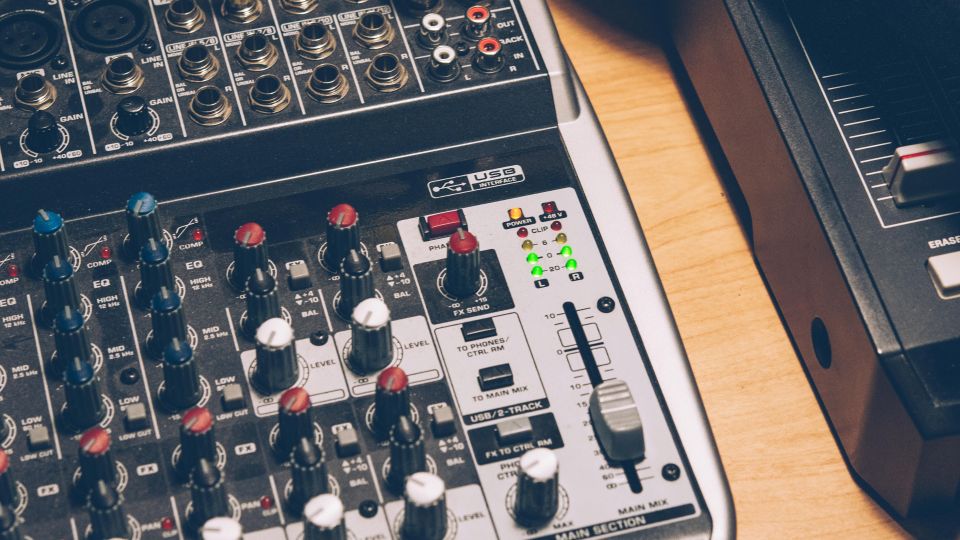 gray and black audio mixer